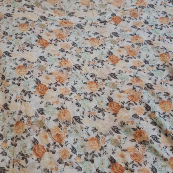 New! Floral Slightly Cropped Top S - Picture 3 of 3